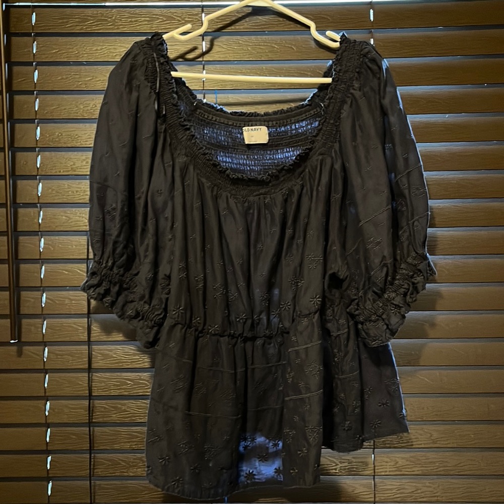 Old Navy Puff-Sleeve Smocked Embroidered Babydoll top